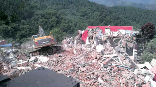 21日， 青龙峪别墅群拆违现场。